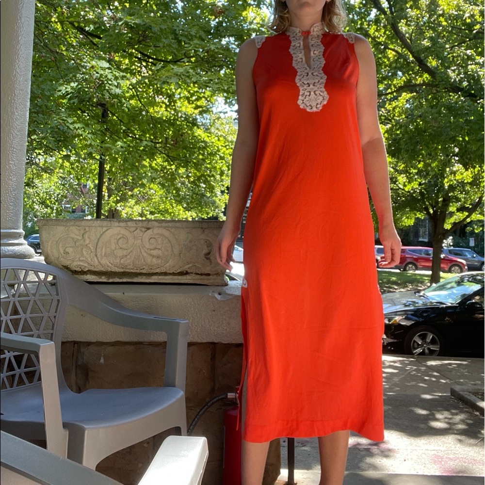 Vintage night gown- 60s? 70s?
